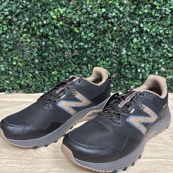 New Balance Other - New Balance 410 V8 Sneakers Black/Brown - 13